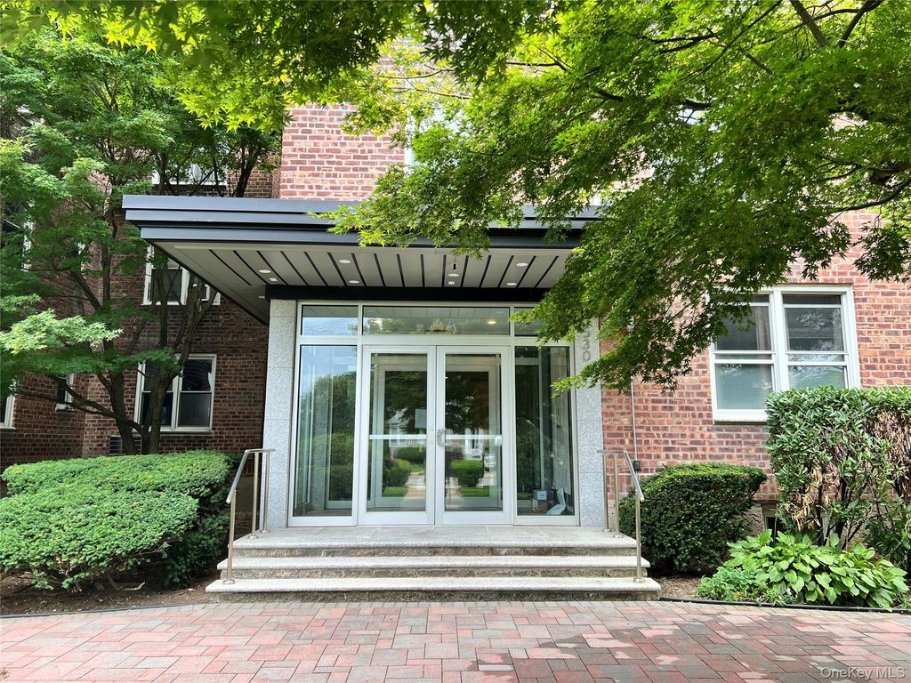 530 Dubois Avenue 6A, Valley Stream, NY 11581 — exterior