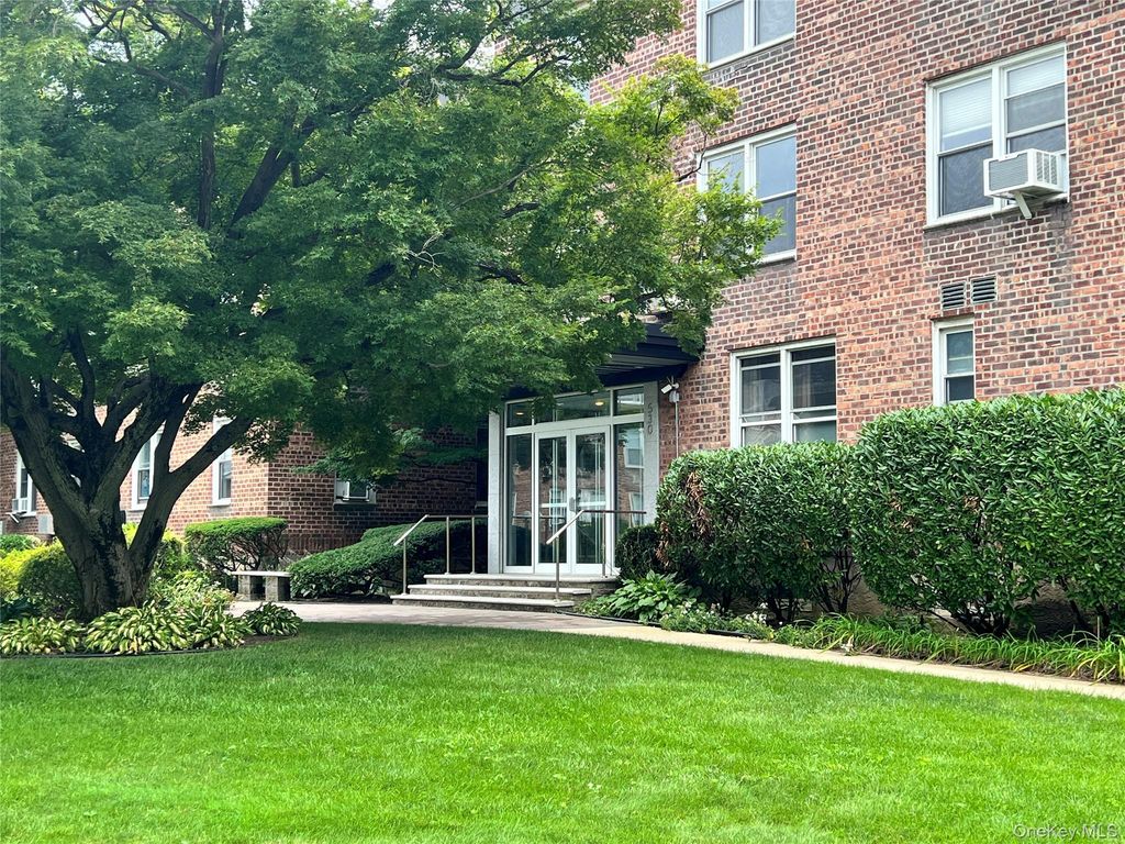 530 Dubois Avenue 6A, Valley Stream, NY 11581 — photo 2