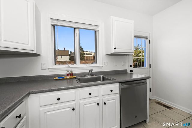 23 Dolsen Place, Stamford, CT 06901