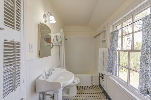 725 W 41st Street, Houston, TX 77018