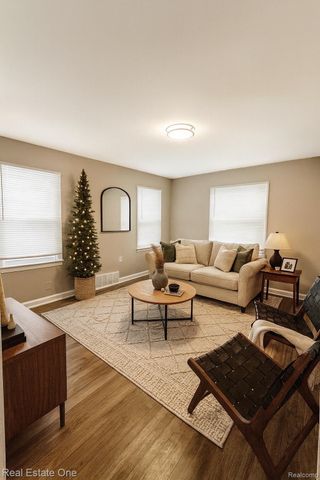 305 Liberty Street, Pontiac, MI 48341