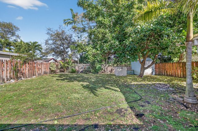 131 SW 7th Terrace, Hallandale Beach, FL 33009