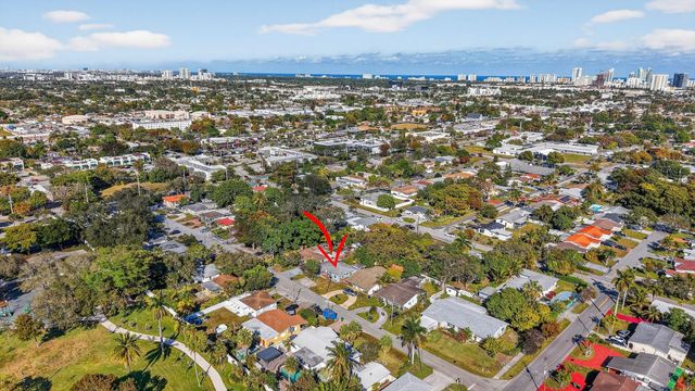 131 SW 7th Terrace, Hallandale Beach, FL 33009