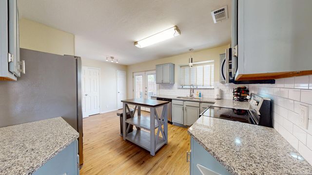 2210 MUDDY PEAK DR, San Antonio, TX 78245