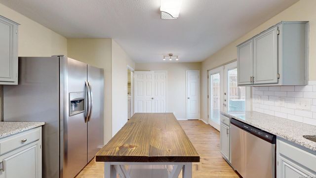 2210 MUDDY PEAK DR, San Antonio, TX 78245