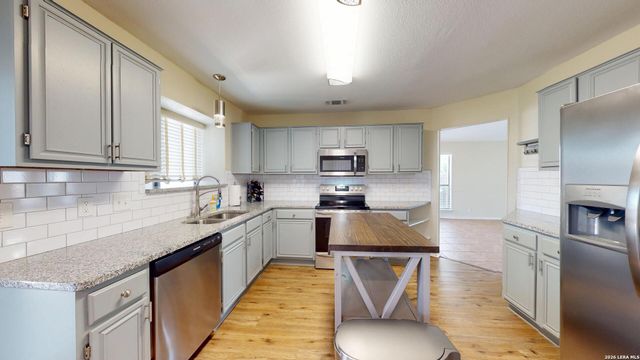 2210 MUDDY PEAK DR, San Antonio, TX 78245