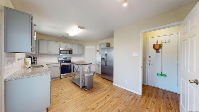 2210 MUDDY PEAK DR, San Antonio, TX 78245