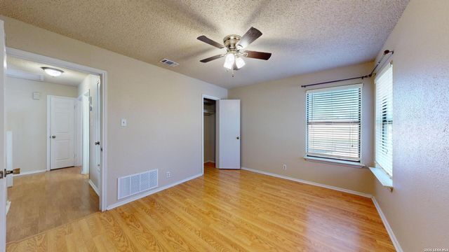 2210 MUDDY PEAK DR, San Antonio, TX 78245