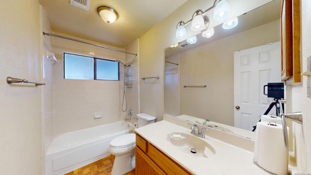 2210 MUDDY PEAK DR, San Antonio, TX 78245