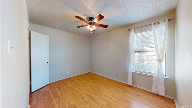 2210 MUDDY PEAK DR, San Antonio, TX 78245