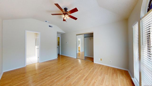 2210 MUDDY PEAK DR, San Antonio, TX 78245