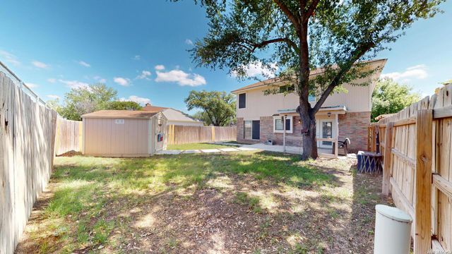2210 MUDDY PEAK DR, San Antonio, TX 78245