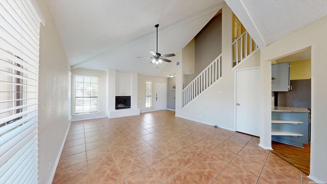 2210 MUDDY PEAK DR, San Antonio, TX 78245