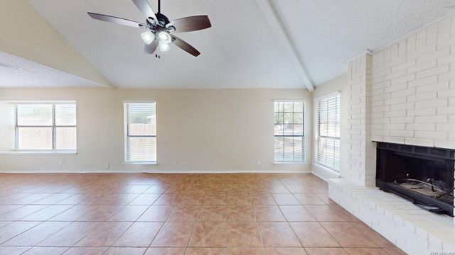 2210 MUDDY PEAK DR, San Antonio, TX 78245