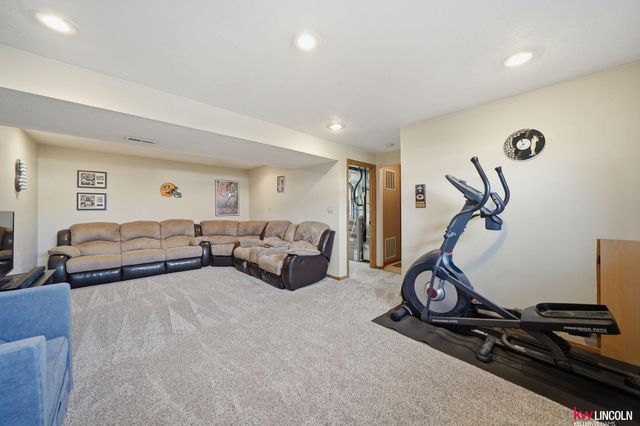 2516 NW 55Th Street, Lincoln, NE 68524