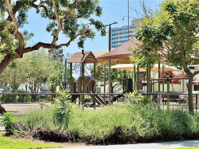 1724 E 1st Street 9, Long Beach, CA 90802