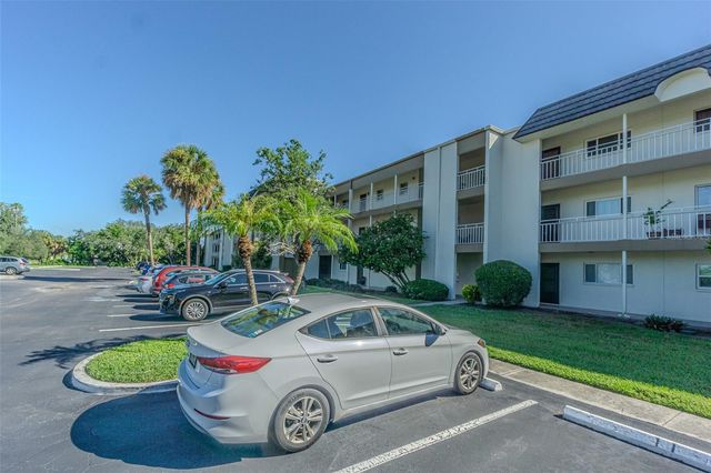 4595 CHANCELLOR STREET NE 109, St Petersburg, FL 33703