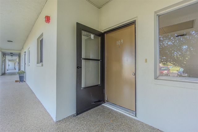 4595 CHANCELLOR STREET NE 109, St Petersburg, FL 33703
