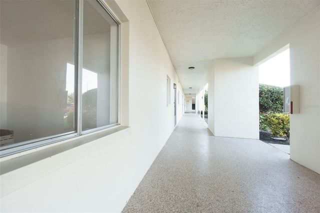 4595 CHANCELLOR STREET NE 109, St Petersburg, FL 33703