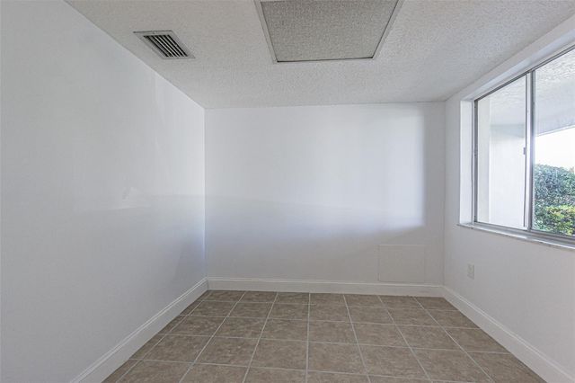 4595 CHANCELLOR STREET NE 109, St Petersburg, FL 33703