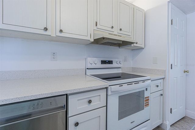 4595 CHANCELLOR STREET NE 109, St Petersburg, FL 33703