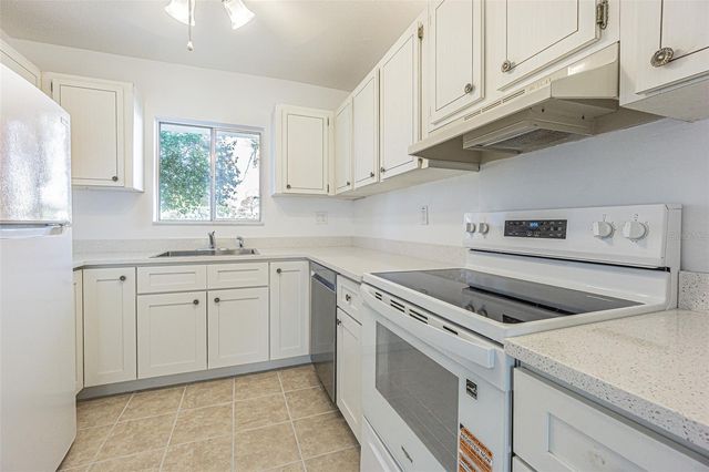 4595 CHANCELLOR STREET NE 109, St Petersburg, FL 33703