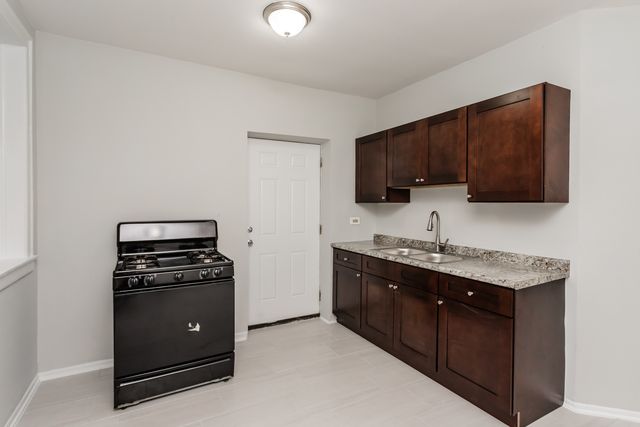 6911 S Paxton Avenue 2, Chicago, IL 60649