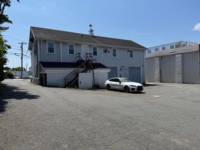 2 Tulip St, Salem, MA 01970
