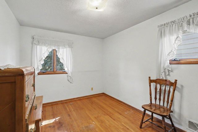 913 7th Avenue E, Shakopee, MN 55379