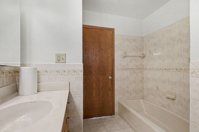 913 7th Avenue E, Shakopee, MN 55379