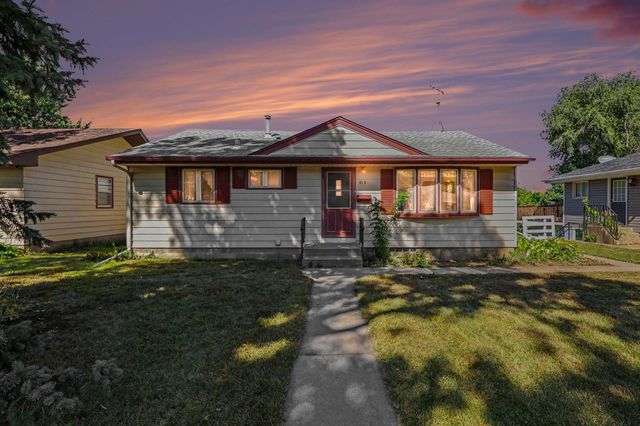 913 7th Avenue E, Shakopee, MN 55379