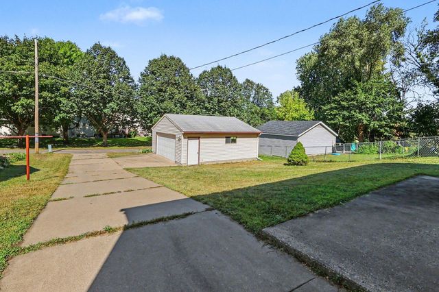913 7th Avenue E, Shakopee, MN 55379