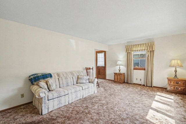 913 7th Avenue E, Shakopee, MN 55379