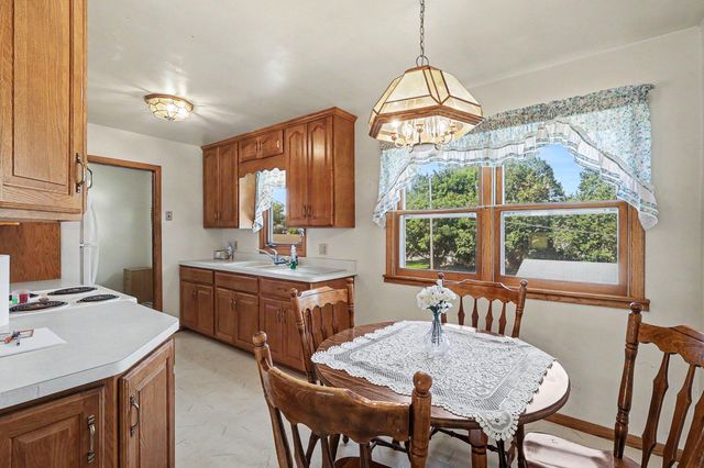 913 7th Avenue E, Shakopee, MN 55379