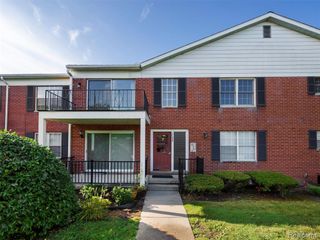 27689 W Echo Valley, Farmington Hills, MI 48334