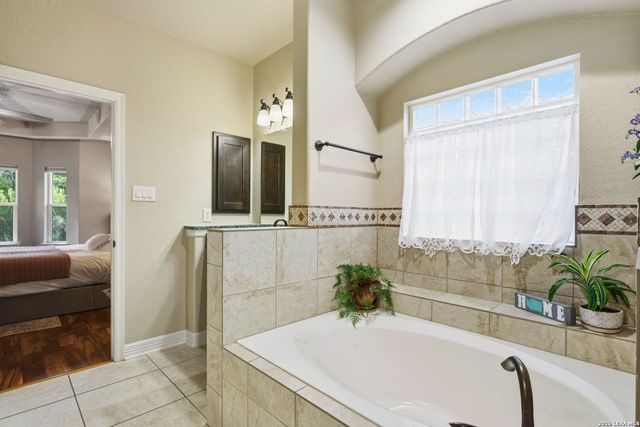 18118 Resort View, San Antonio, TX 78255