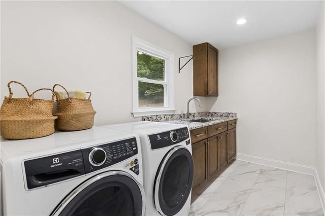 2383 Riverglenn Circle, Atlanta, GA 30338
