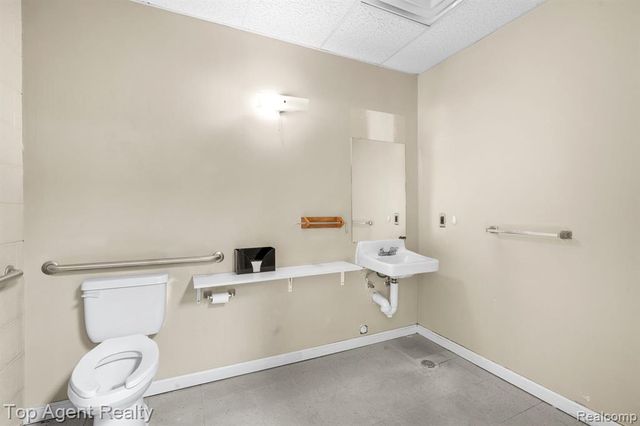 33241 Mound Road, Sterling Heights, MI 48310
