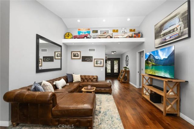 264 E Radcliffe Drive, Claremont, CA 91711
