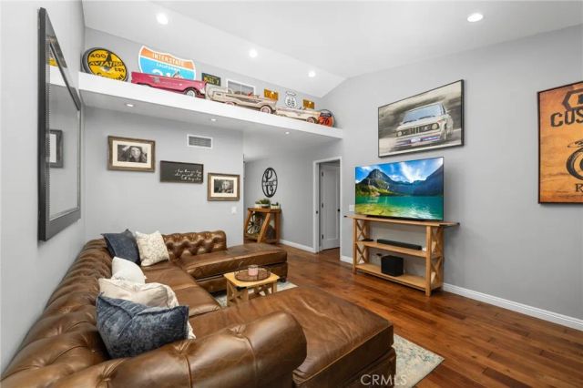 264 E Radcliffe Drive, Claremont, CA 91711