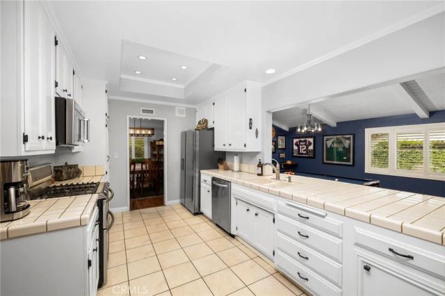 264 E Radcliffe Drive, Claremont, CA 91711