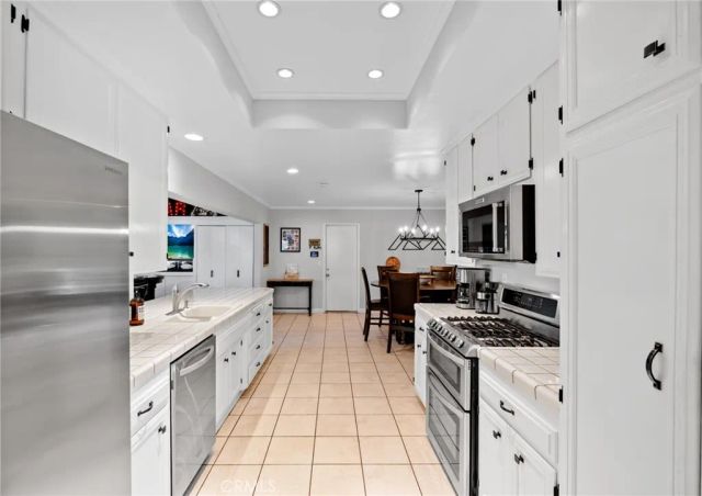 264 E Radcliffe Drive, Claremont, CA 91711