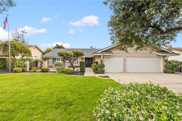 264 E Radcliffe Drive, Claremont, CA 91711