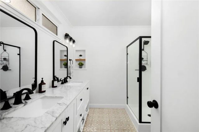 264 E Radcliffe Drive, Claremont, CA 91711