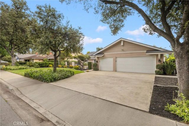 264 E Radcliffe Drive, Claremont, CA 91711