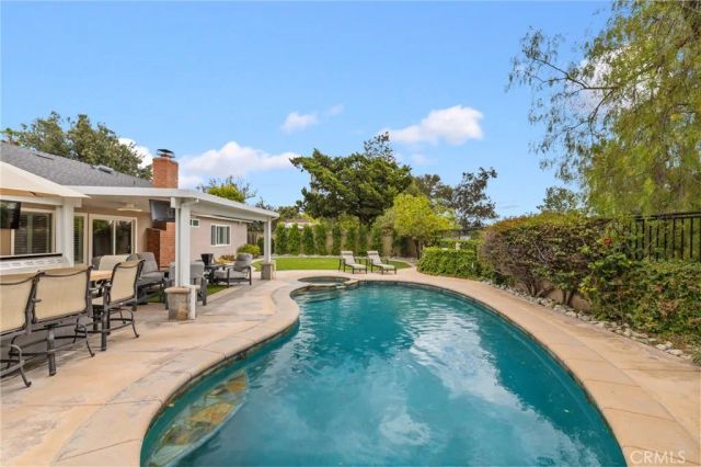 264 E Radcliffe Drive, Claremont, CA 91711