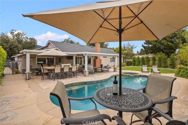 264 E Radcliffe Drive, Claremont, CA 91711