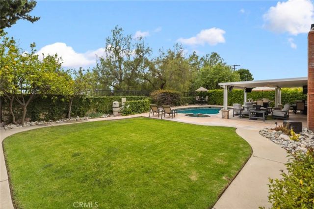 264 E Radcliffe Drive, Claremont, CA 91711