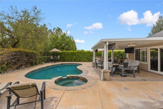 264 E Radcliffe Drive, Claremont, CA 91711