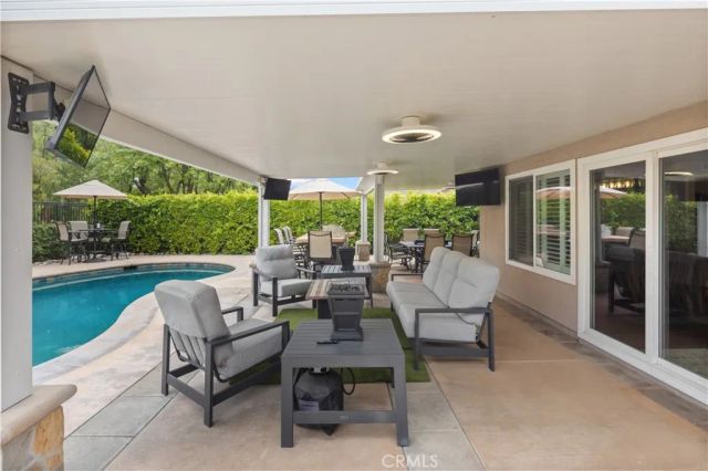 264 E Radcliffe Drive, Claremont, CA 91711
